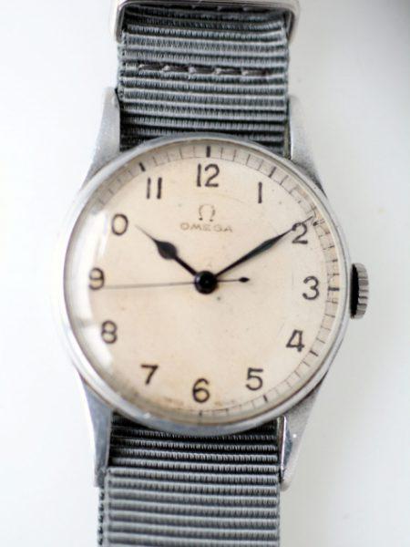 1943 WW2 Royal Navy Fleet Air Arm Pilots Watch with Cal. 30T2 Movement and Military Issue Markings HS^8 on the case-Back in Superb Condition with Original Full Length Lugs